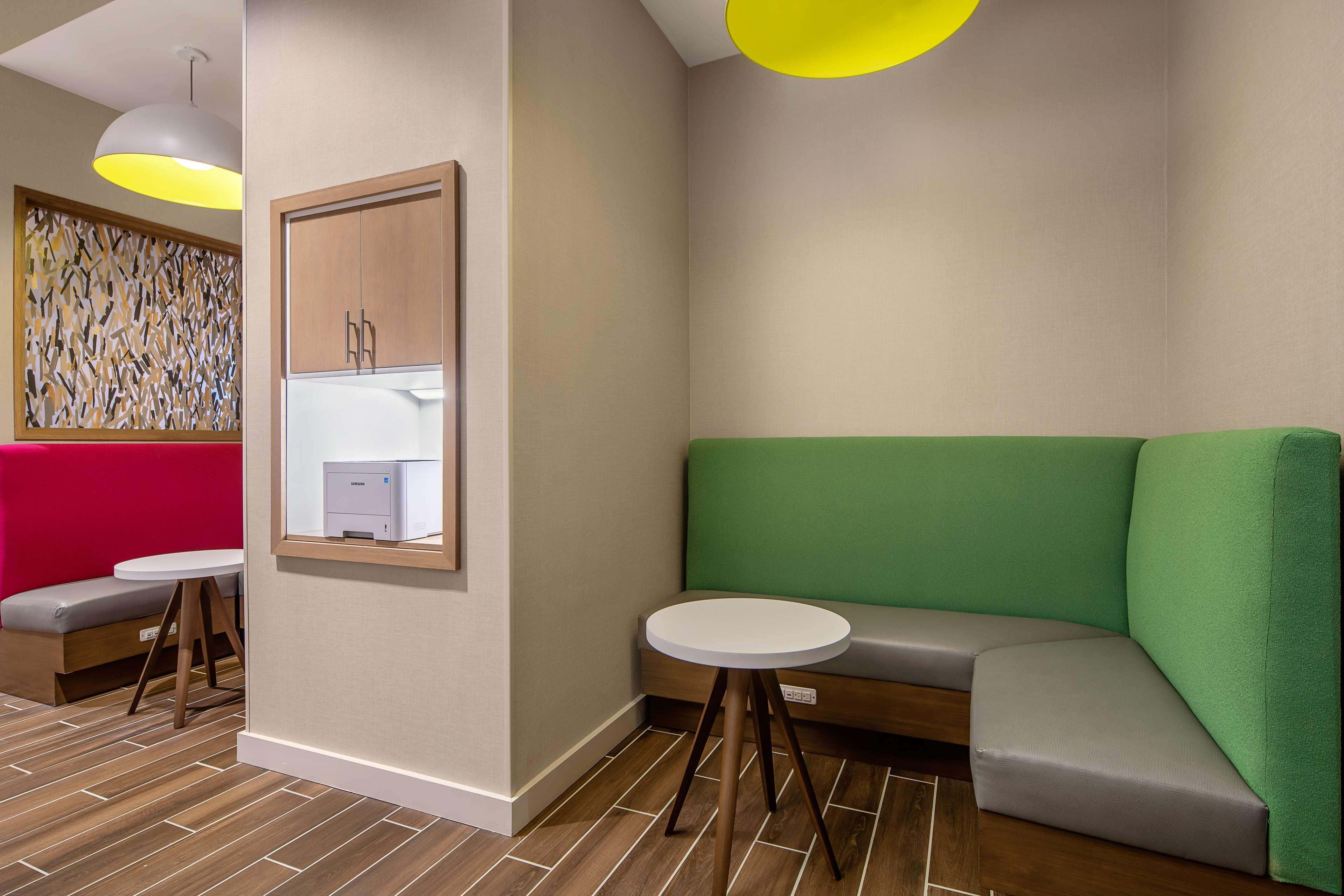 Hampton Inn&Suites Raleigh Midtown, NC Exterior foto
